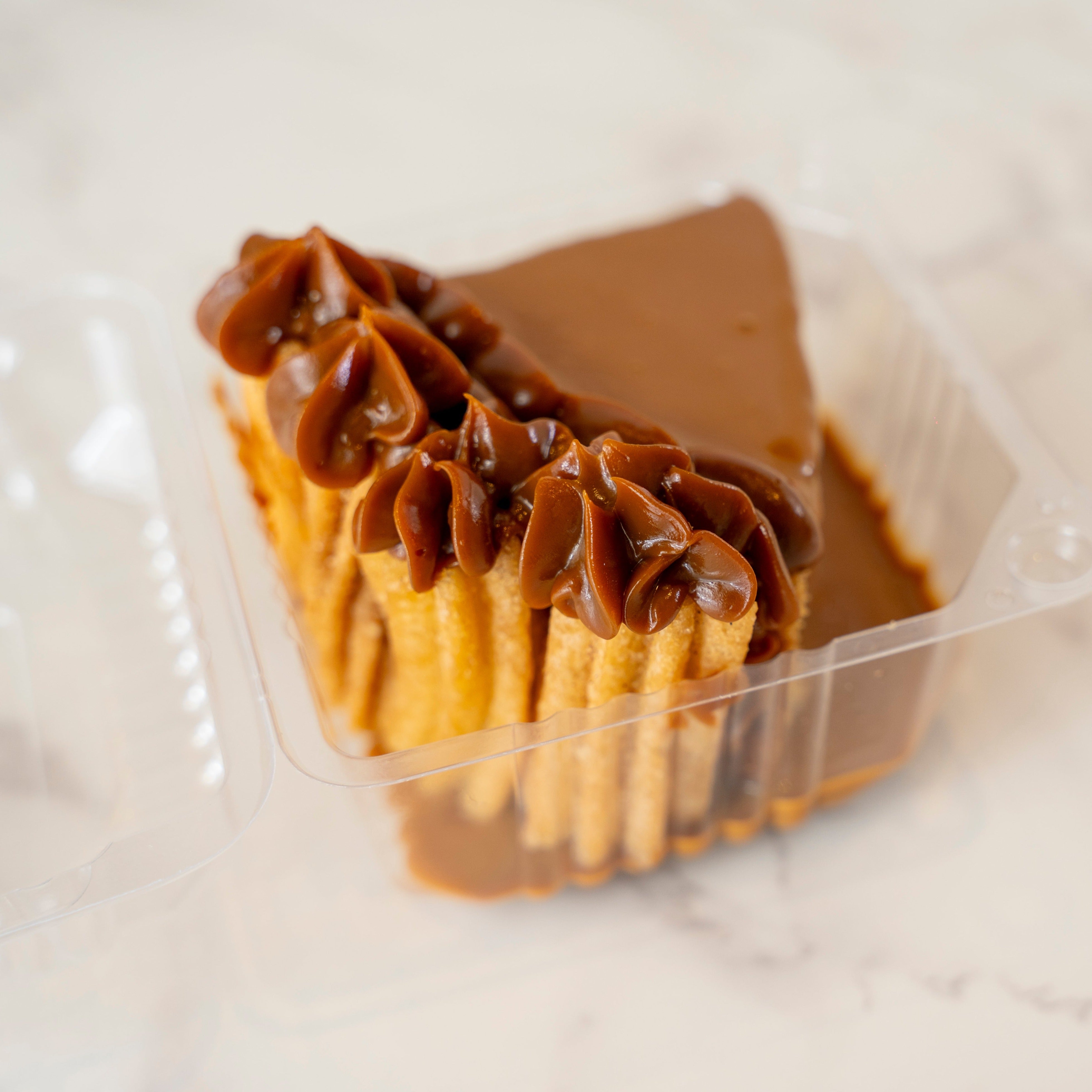 Porción Dulce de Leche Churros Cake