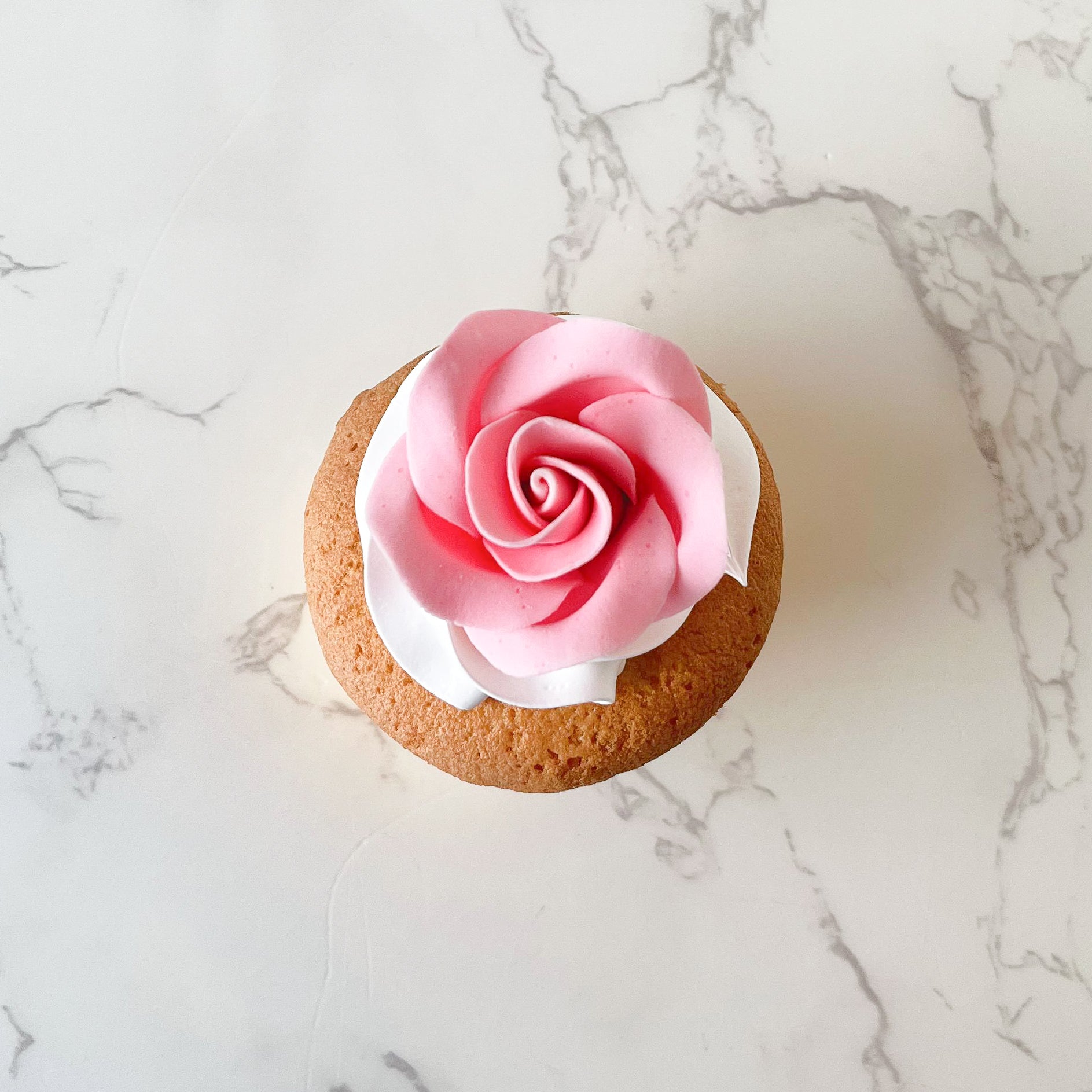 Cupcake Decorado con Flores de Azúcar